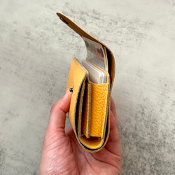 本牛革お札を折らないコンパクト財布 シボレザー ミモザイエロー 黄 プレゼント使いやすいカード二つ三つ折りミニサブ 3枚目の画像