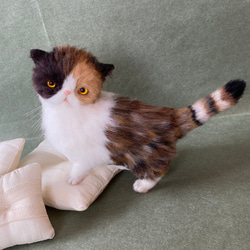 羊毛フェルト猫 全身 リアル可愛い三毛のマンチカン 羊毛フェルト