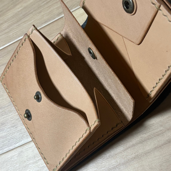 ぶらっく×きなり 二つ折り財布【重厚シンプル／コンパクト設計／名刺収納対応】 6枚目の画像