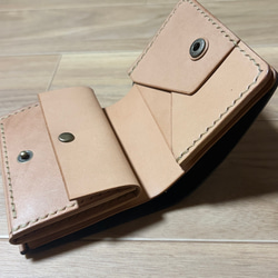 ぶらっく×きなり 二つ折り財布【重厚シンプル／コンパクト設計／名刺収納対応】 5枚目の画像