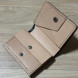 ぶらっく×きなり 二つ折り財布【重厚シンプル／コンパクト設計／名刺収納対応】 4枚目の画像