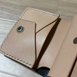 ぶらっく×きなり 二つ折り財布【重厚シンプル／コンパクト設計／名刺収納対応】 7枚目の画像