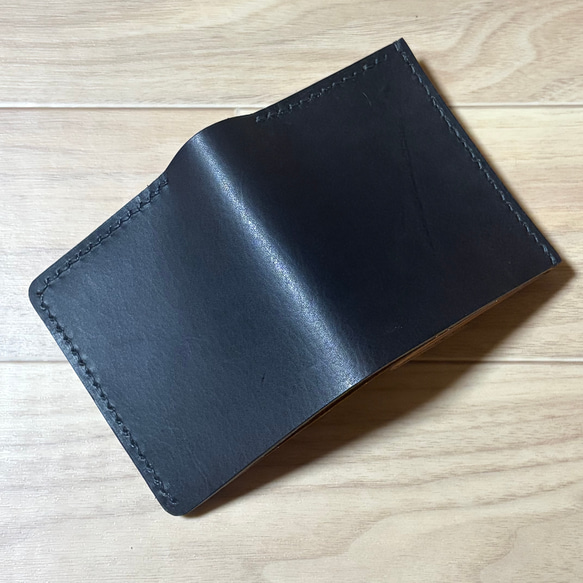 ぶらっく×きなり 二つ折り財布【重厚シンプル／コンパクト設計／名刺収納対応】 3枚目の画像