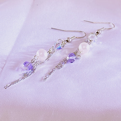 スワロフスキービーズとパールが可愛いチェーンピアス♡選べるカラー♡ 2枚目の画像