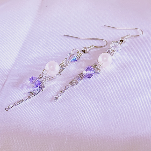 スワロフスキービーズとパールが可愛いチェーンピアス♡選べるカラー♡ 2枚目の画像