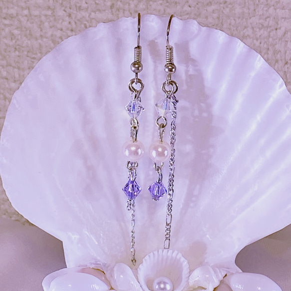 スワロフスキービーズとパールが可愛いチェーンピアス♡選べるカラー♡ 1枚目の画像