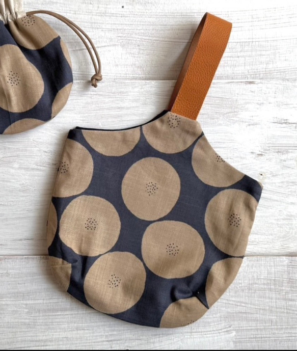 新作♡あんぱん柄♡小さいのにちゃんと主役♪ミニバック★革の持ち手が可愛い♡母の日や誕生日プレゼントにも♪ 10枚目の画像