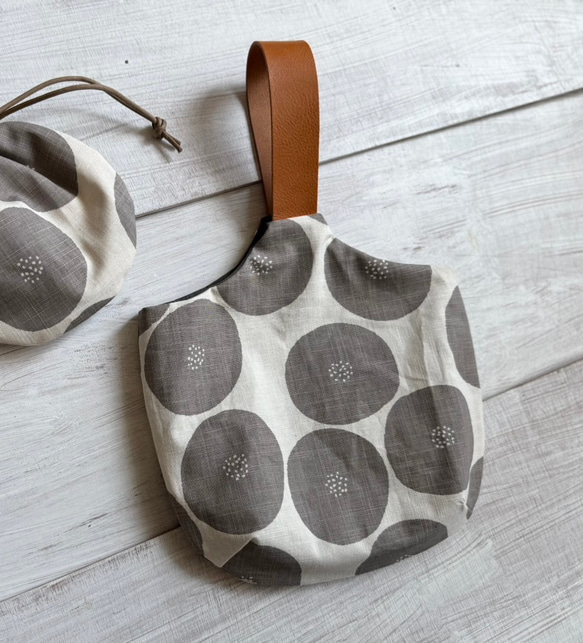 新作♡あんぱん柄♡小さいのにちゃんと主役♪ミニバック★革の持ち手が可愛い♡母の日や誕生日プレゼントにも♪ 6枚目の画像