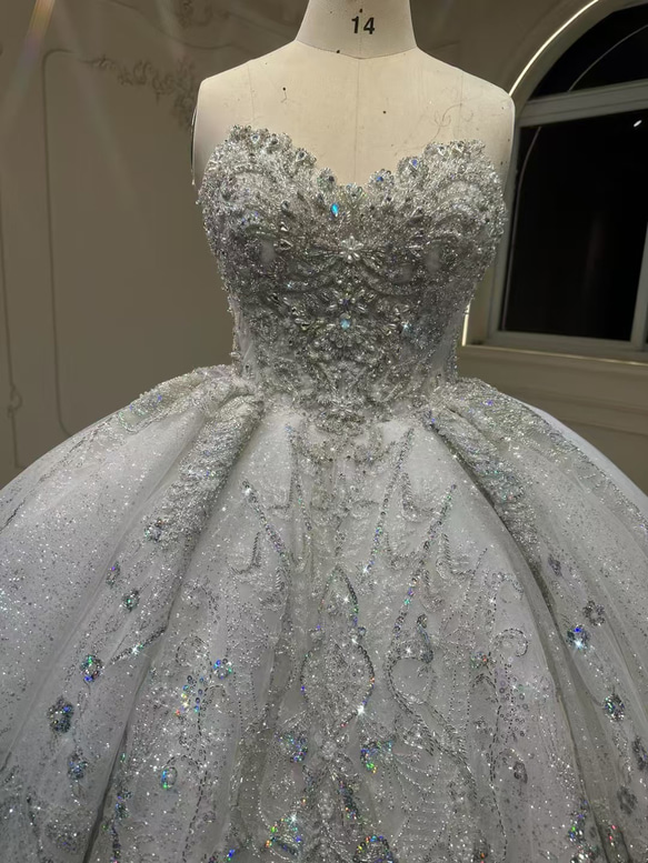 激安、チャンスをつかむ　取り外し可能袖　オフショルダー　二の腕カバー　白ホワイト　グッリター編み上げ　ブライダル海外挙式 3枚目の画像