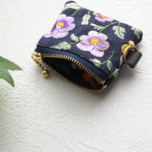 パンジー刺繍が可憐な インド刺繍リボンのミニポーチ ポーチ Floopa
