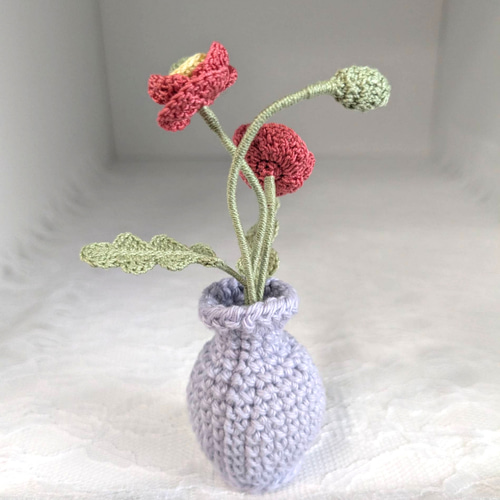 小さなポピーと花瓶【マグネット付き】｜枯れない花《お花のあみぐるみ