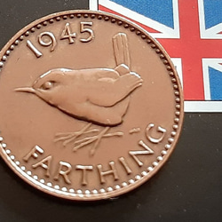 1977年発行のエリザベス2世騎馬像銀貨、透明ケース付き。英国記念