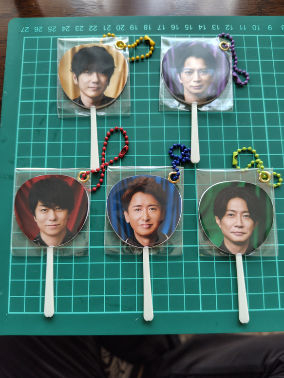 嵐 ミニうちわ 嵐 ミニうちわ キーホルダー キーホルダー ひー 通販 20655212｜Creema