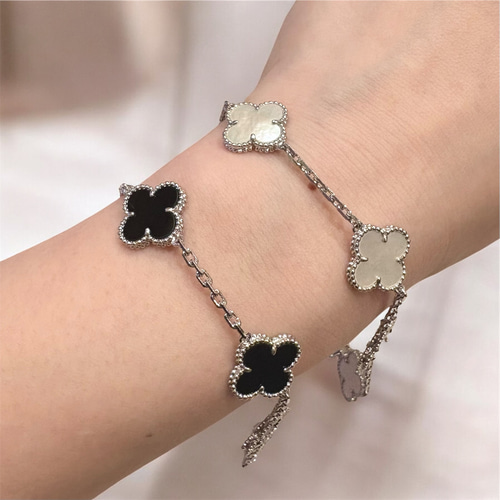 GW特価】高品質☆5連クローバー ブレスレット(シルバー金具