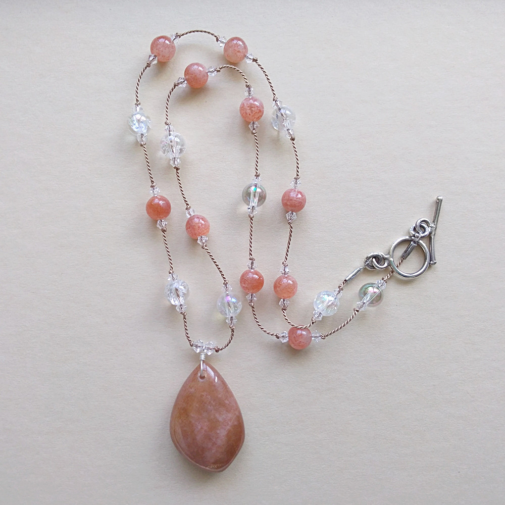 【サンストーン＆レインボークォーツ】のショートネックレス