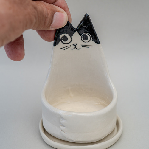 猫好きさんへ ハチワレ猫の多肉植物鉢 陶器 スリム 手作り 一輪挿し