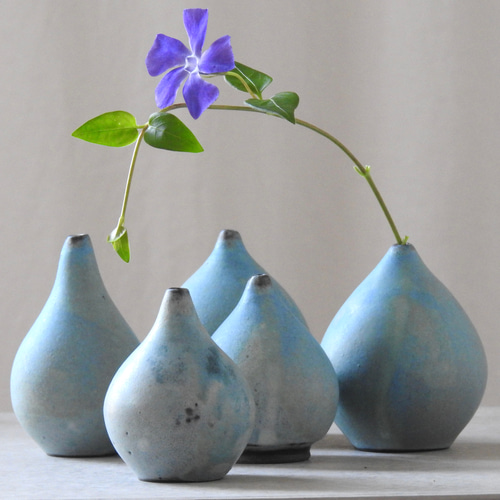 晴れやかブルーの小さな一輪挿し 雫 一輪挿し・花瓶・花器 NAOMI HORI