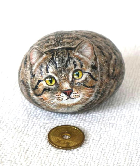 動物の石アートシリーズ／立体ペイントのネコ／手描き一点もの** 立体