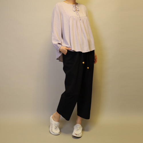 送料無料3日以内発送】春夏活躍/大人可愛い2way綿麻ギャザーブラウス
