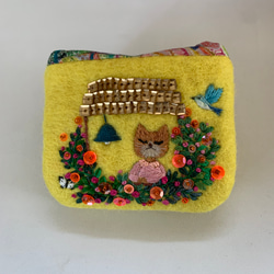 猫さんとお花畑　羊毛フェルト生地のバッグ 猫さんとお花畑刺繍 羊毛フェルト生地のバッグ ハンドバッグ はな