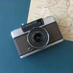 1本で2倍撮れるハーフカメラ｜オリンパス PEN EE-2抹茶｜フィルム付