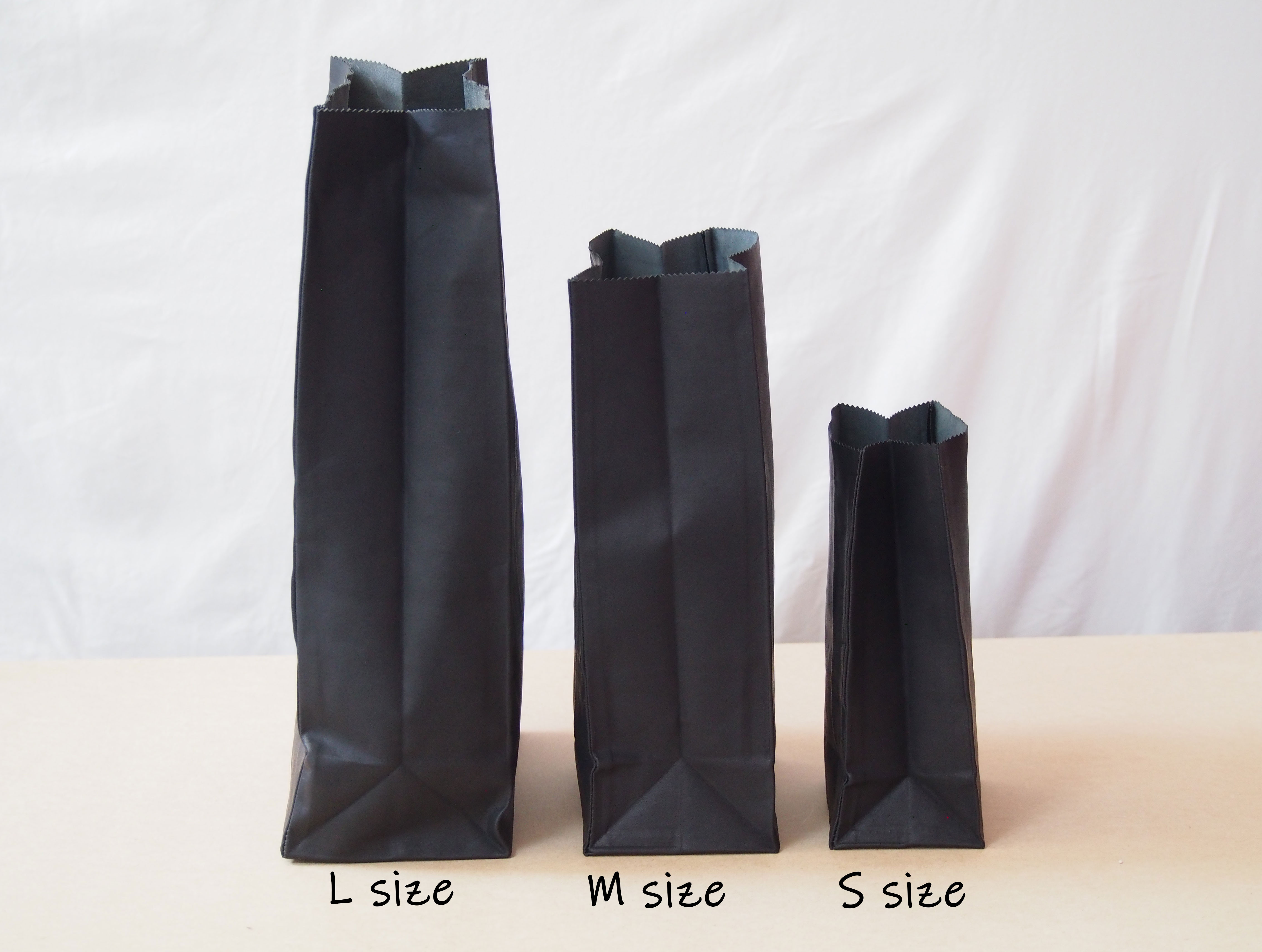 Craftシリーズ　革の紙袋 M　クロ