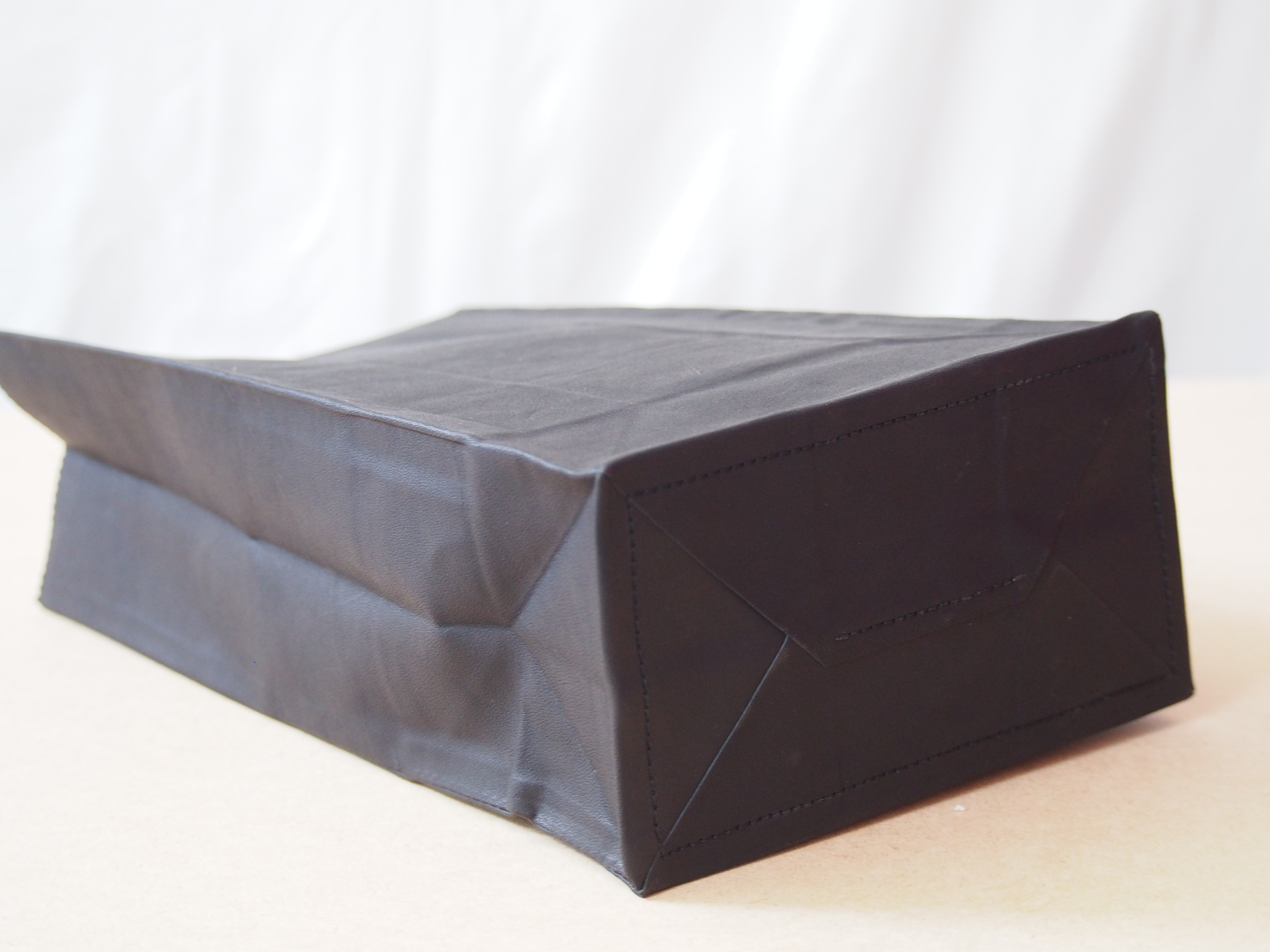 Craftシリーズ　革の紙袋 M　クロ