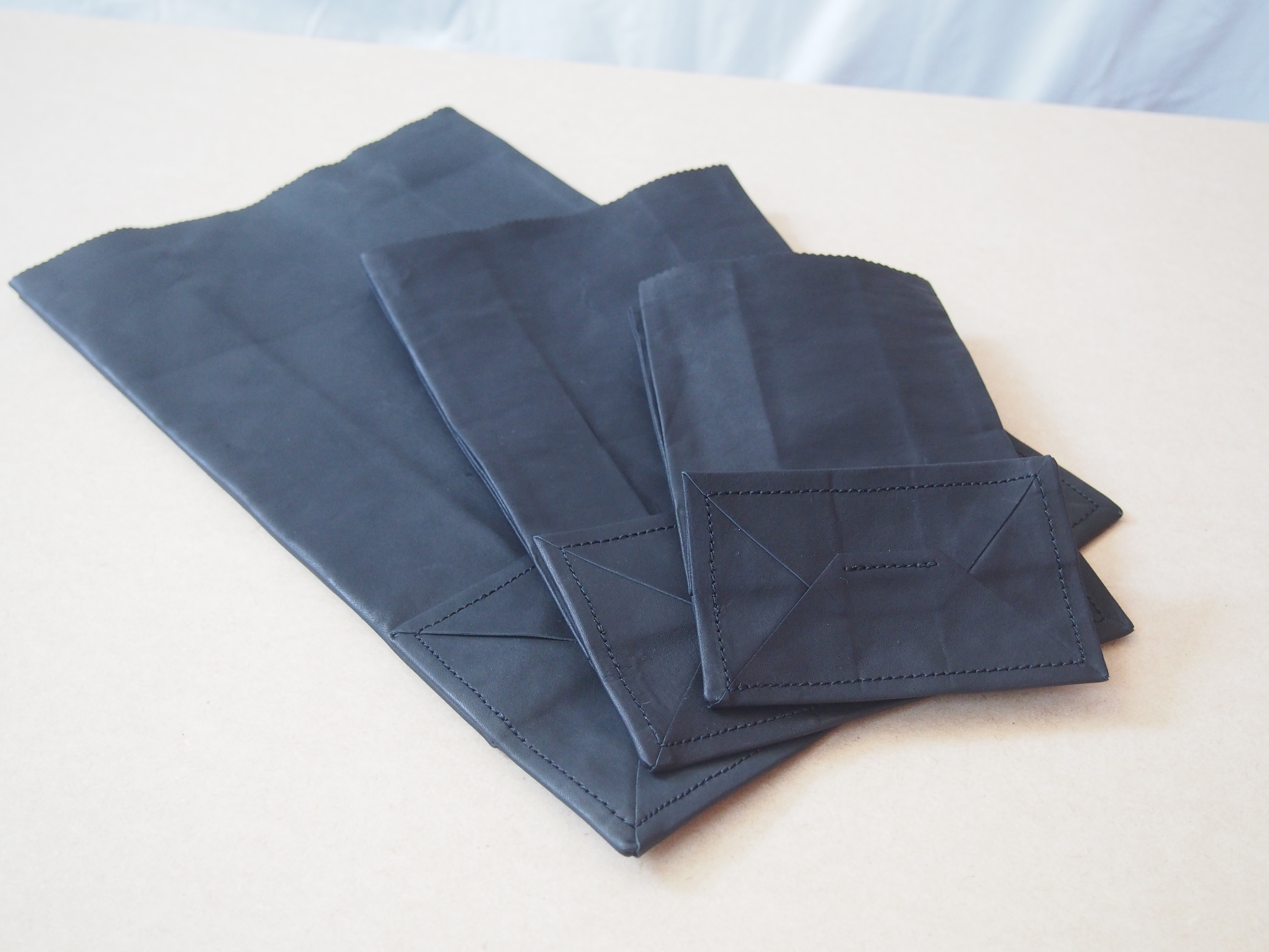 Craftシリーズ　革の紙袋 M　クロ