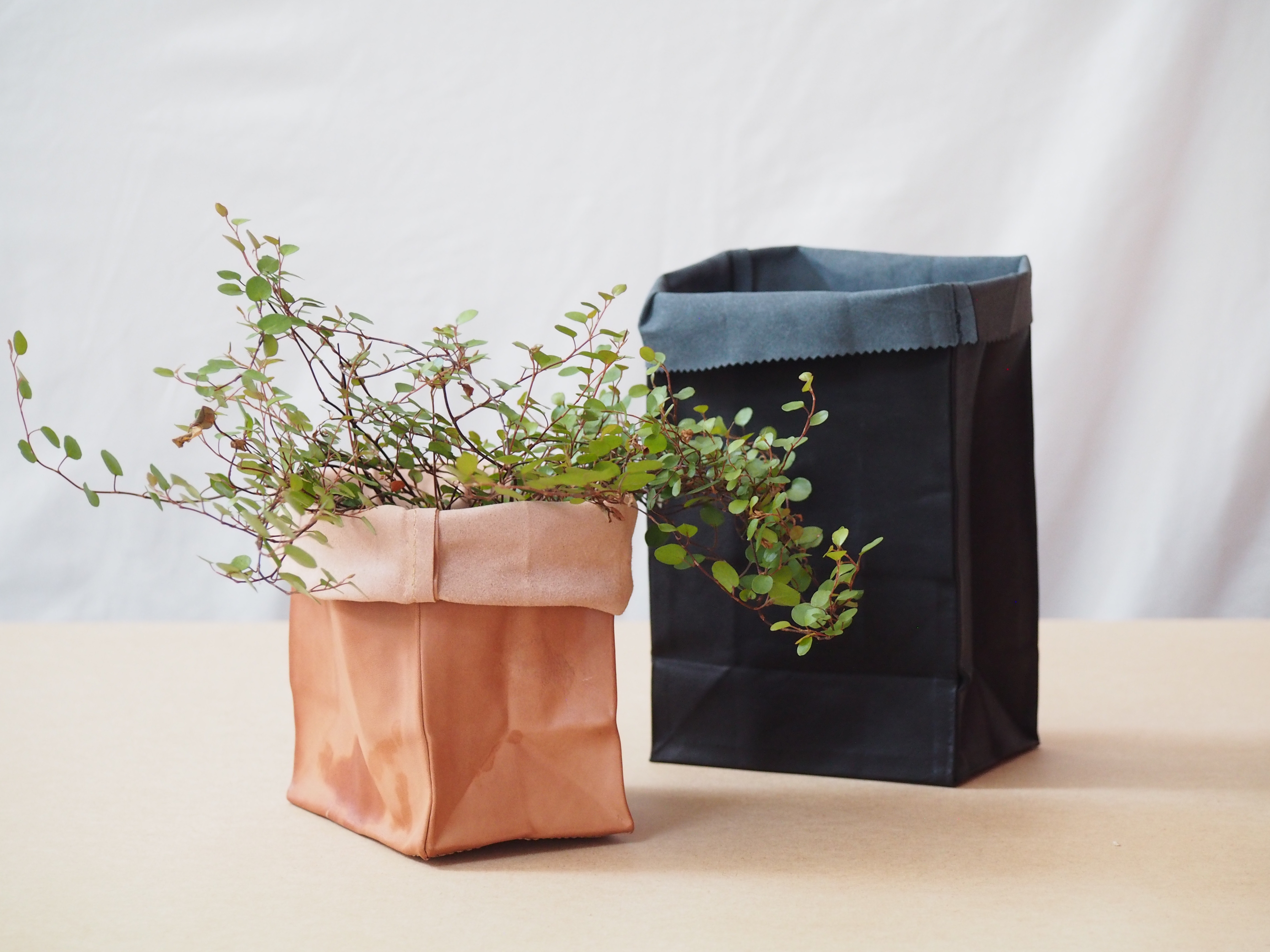 Craftシリーズ　革の紙袋 S　クロ