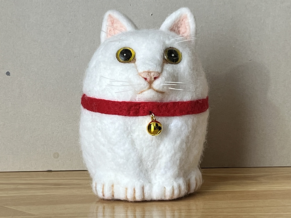 たまご型猫(白)(大)置物 1枚目の画像