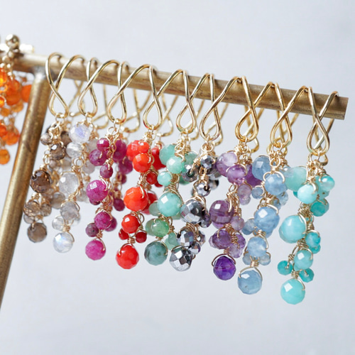 色で遊ぶ」選べる天然石 シャンデリアの2wayピアス／イヤリング ピアス