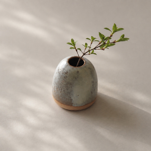静かな空を映した一輪挿し【一点もの】 一輪挿し・花瓶・花器 moln