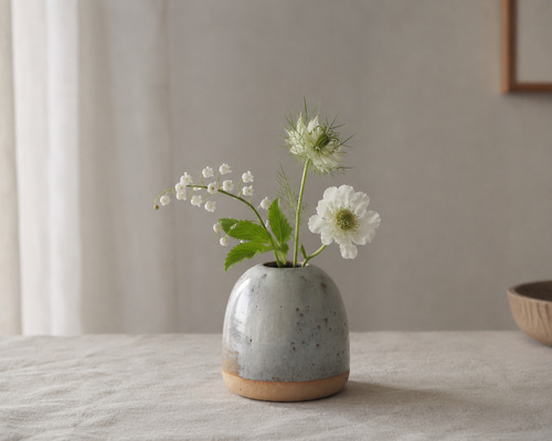 静かな空を映した一輪挿し【一点もの】 一輪挿し・花瓶・花器 moln