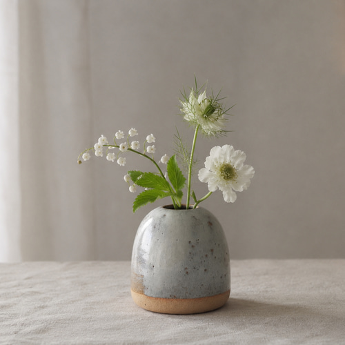 静かな空を映した一輪挿し【一点もの】 一輪挿し・花瓶・花器 moln