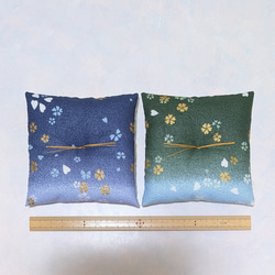 ミニ座布団 置物用 桜吹雪 9cm角 赤&青 2個セット その他インテリア