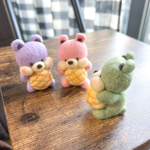 パンが大好き！メロンパンくまうーる mini｜羊毛フェルトの御守り