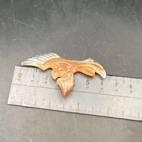 送料無料　中国古玩　瑪瑙（メノウ）製鳥彫刻置物　高さ12.5ｃｍ 手乗りサイズ メノウ 瑪瑙 りす 彫刻置物 幅約40mm 重さ約27g 人間関係