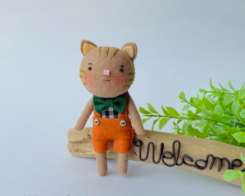ねこのフェルト人形】手のひらサイズのぬいぐるみ|キーホルダーなどに