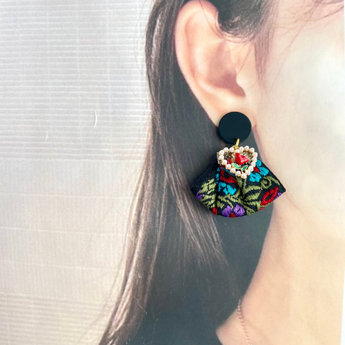 ハートチャーム×花柄ジャガード ピアス／イヤリング ◇ヴィンテージ