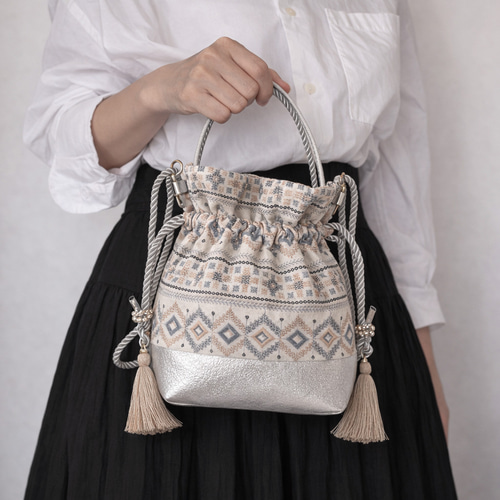 インド刺繍と牛革レザーの2way 巾着ミニバッグ ショルダー WHITE 巾着