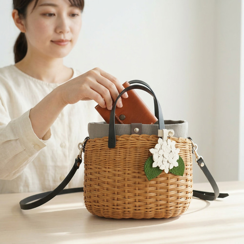 草木染め ラタンかごバッグ 3WAY 本革ショルダー付き 紫陽花チャーム