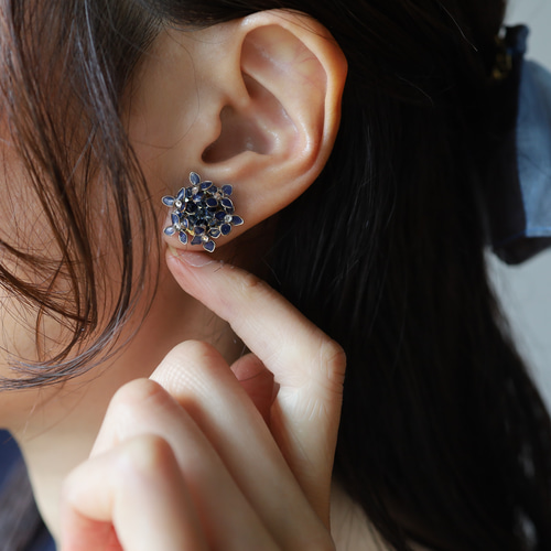 ✩.*˚こひなちさん専用♡空と太陽。 ピアス ピアス（その他 雨粒をまとう群青色の額紫陽花のピアス／イヤリング イヤリング ピアス