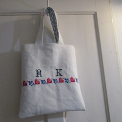 フランスアンティーク手刺繍レースとピンタック、イニシャル刺繍と