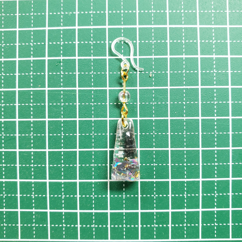 No.630-E ハンドメイド☆オーロラ・ホログラム☆レジン☆ピアス