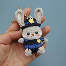 かぎ針編みのウサギのぬいぐるみ 気まぐれな編みぐるみアートドール