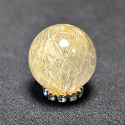 独特な表情が見られる ゴールド タイチンルチル 13ミリ 金針入り水晶 1