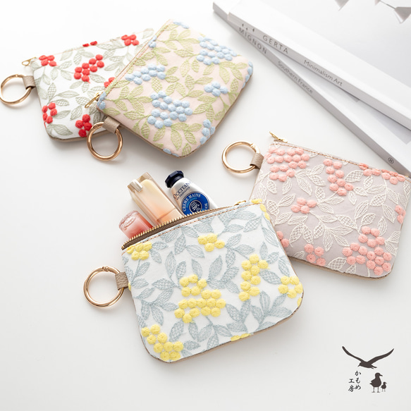 リング付ポーチ 【 ぷっくりミモザ × シュリンクレザー 】 刺繍
