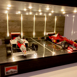 1/64展示30台可・3層式 白大理石・ディスプレーBOX / LED30灯
