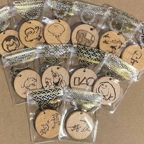 おまけ付き]徳川家光「鳳凰図」木製ストラップキーホルダー 携帯
