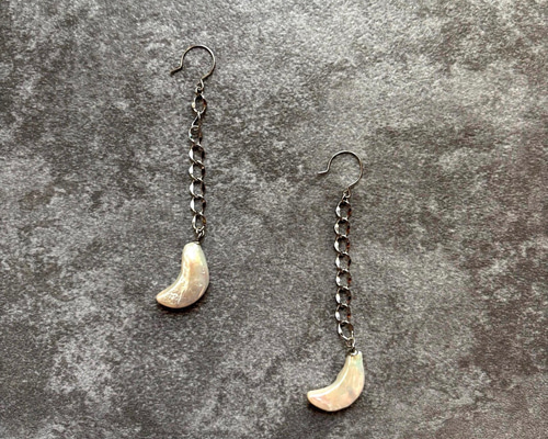 月の淡水パール ロングチェーンピアス ピアス（フック・チェーン